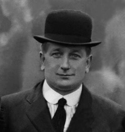 Fußball, Trainerhistorie, Leeds United Herbert Chapman (Leeds City coach) 1914 15 season Also Huddersfield Town and later Arsenal 
