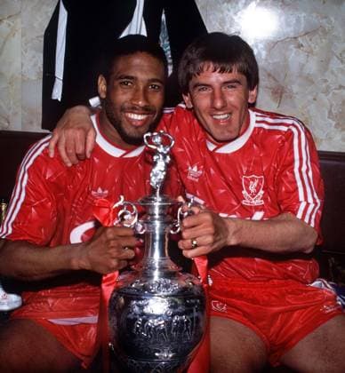 John Barnes (L) and Peter Beardsley (Liverpool FC) celebrate their League Championship title - 