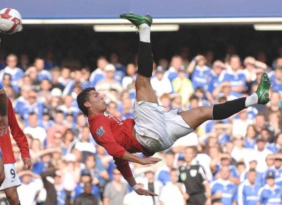 Cristiano Ronaldo (Manchester United) overhead kick hits John Terry (Chelsea captain) on the arm, watched by Alex (Chelsea). Chelsea Vs Manchester United. Barclays Premier League. Stamford Bridge. London. 21 09 2008. 