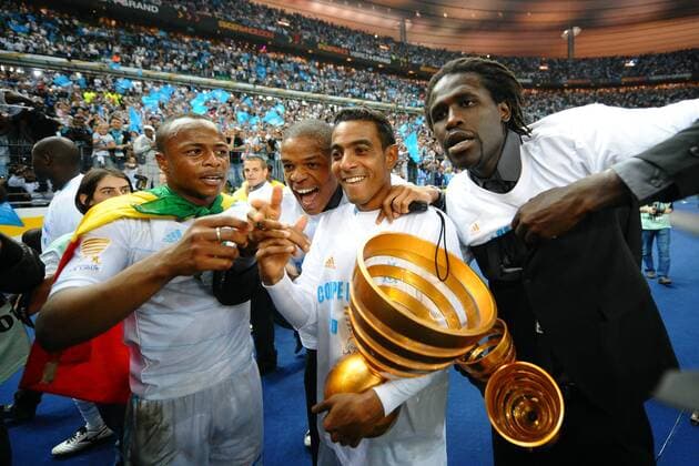 Olympique Marseille - Finale Coupe de la Ligue - 23 04 2011 - L-R: Andre AYEW - Loic REMY - ABRIEL - - xAnthonyBibardxFEPx -  o0 Pokal, Trophäe, Objekte