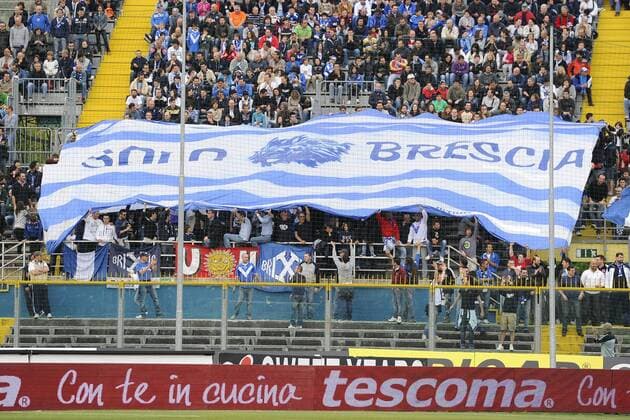 Brescia 23 04 2011; Serie A, Brescia Calcio Fans  o0 Fan, Fußballfan, Publikum, Fanblock Fahne, Fanfahne totale Objekte tescoma