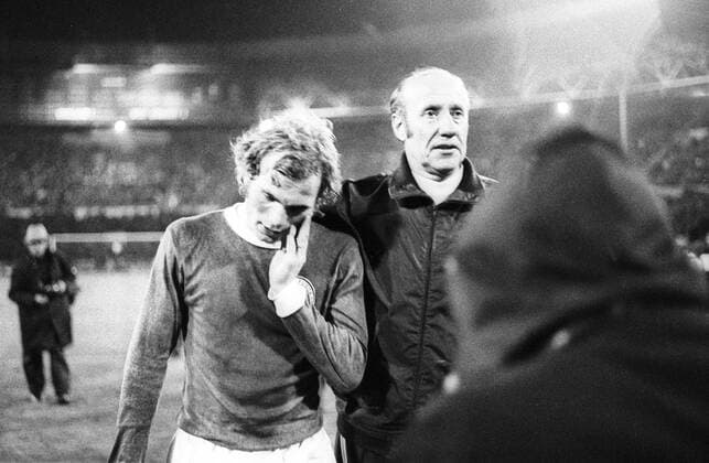 EM Viertelfinale 1972 - Hinspiel in London - England - BR Deutschland 1:3 - Ulrich Hoeneß (li.) und Bundestrainer Helmut Schön (beide BRD) Aktion