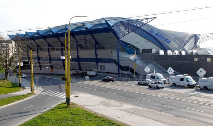 Handball EM 2022, Sportstätte in der Slowakei, Steel Arena in Kosice EISHOCKEY - IIHF Weltmeisterschaft 2011, Vorberichte KOSICE, SLOWAKEI, 29.APR.11 - DIVERS, EISHOCKEY - IIHF Weltmeisterschaft 2011, Vorberichte. Bild zeigt die Steel Arena.  o0 Stadion Totale Halle