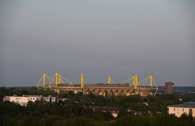 Signal Iduna Park, allgemein, Feature, Randmotiv, Stadion, Westfalenstadion, Westfalen, Aussenansicht, Uebersicht, Fussball 1. Bundesliga, Borussia Dortmund am 30.04.2011 in Dortmund Deutschland, o0 BVB
