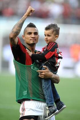 Kevin Prince Boateng (AC Mailand) mit seinem Sohn Jermaine Prince Andreaxstaccioli Jubel Freude Familie privat Kind