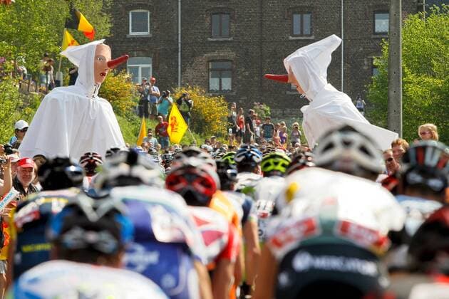 Illustration picture shows the peloton during the cycling road race Liege-Bastogne-Liege, on Sunday 24 April 2011.---  o0 Peloton Starterfeld Fahrerfeld Teilnehmerfeld Totale Radfahrer Rennradfahrer Objekte Figur lange