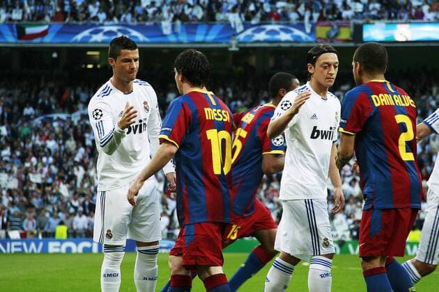 (L-R) Cristiano Ronaldo (Real), Lionel Messi (Barcelona), APRIL 27, 2011 - Football : UEFA Champions League Semi-Final 1st Leg match between Real Madrid 0-2 FC Barcelona at Santiago Bernabeu stadium in Madrid.  ( oqma005247)