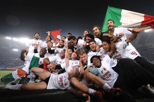 Siegerfoto - AC Milan feiert die italienische Meisterschaft 2010 2011 Andreaxstaccioli o0 Scudetto Freude