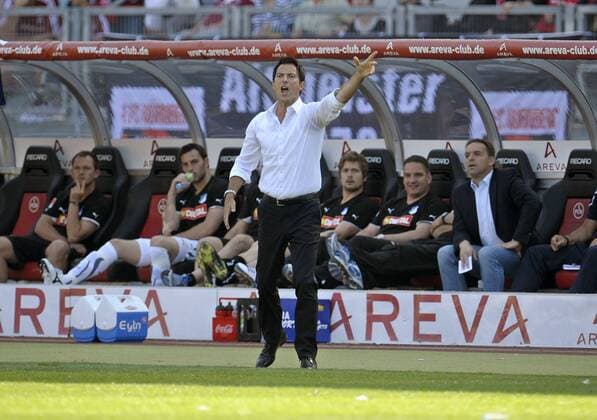 07.05.2011, Fussball 1.Bundesliga 2010 2011, 33.Spieltag, 1.FC Nürnberg - TSG 1899 Hoffenheim, im Easy-Credit-Stadion Nürnberg. Trainer Marco Pezzaiuoli (Hoffenheim) in Rage.