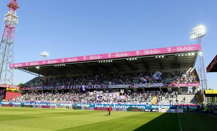 FUSSBALL - BL, AUSTRIA,07.MAI.11 - FUSSBALL - tipp3 Bundesliga powered by T-Mobile, FK Austria Wien , Franz Horr Stadion. Bild zeigt die Tribüne.  Stadion