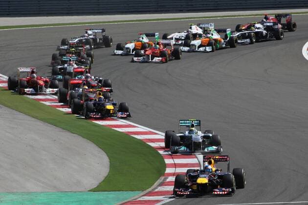 Motorsports: FIA Formula One World Championship 2011, Grand Prix of Turkey, 01 Sebastian Vettel (GER, Red Bull Racing), 08 Nico Rosberg (GER, Mercedes GP Petronas F1 Team), 02 Mark Webber (AUS, Red Bull Racing), start, mass, Masse, Menge xHOCHxZWEIx