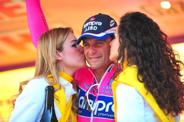 2011, Giro d Italia, Etappe 02: Alba - Parma, Team Lampre - Isd 2011, Alessandro Petacchi, Parma  o0 Jubel Freude Siegerehrung Hostess, Hostessen, Frau, girl