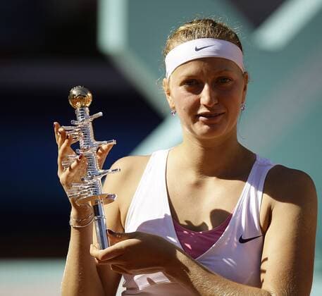 08.05.2011. Madrid Open Tennis Womens Singles Final. Petra Kvitova (CZE) xMichaelxCullenx  ActionPlus129686 o0 Pokal TrophÃ¤e Objekt Jubel, Freude