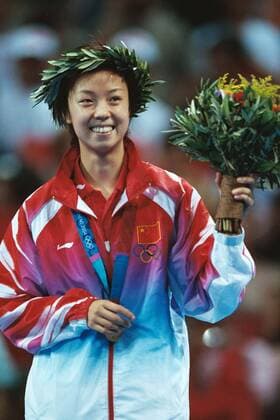 Yining Zhang (China) Winner of the Gold Medal. Womens Table Tennis Final. Athens Olympics 2004. 22 8 2004.  o0 Olympiasieg Sieg o0 Siegerehrung