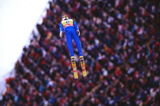 Matti Nykänen (Finland) on his way to winning the 70m Ski Jump gold medal. Winter Olympics Calgary, 1988. 14 02 88  o0 Ski Skisport Nordisch Skispringen