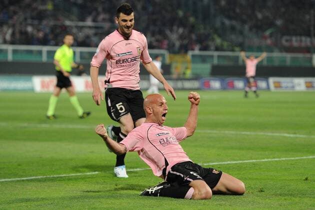 US Palermo (rosa) - AC Mailand (weiß), Torjubel Giuglio Migliaccio (vorn) 