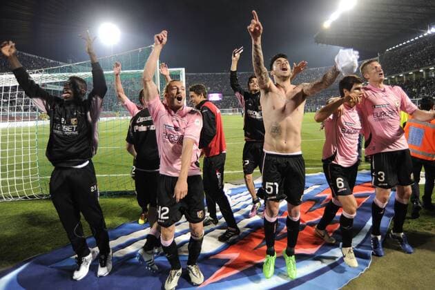 US Palermo (rosa) - AC Mailand (weiß), Schlußjubel Palermo, u.a. Mauricio Pinilla (51) -  o0 Jubel, Freude nackt