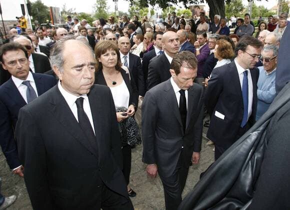 Emilio Butragueno (ESP, c) - Severiano - Seve - Ballesteros s funeral at the small church of San Pedro in his hometown of Pedrena in northern Spain on Wednesday.  o0 Tod Severiano ESP