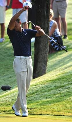Tiger Woods (USA) wipes his brow on his shirt sleeve after missing his put for par on the first green during the first round of The Players Championship Thursday May 12, 2011 on the Stadium Course at TPC Sawgrass in Ponte Vedra Beach, Florida. ---  JAX2011051203 o0 Erschöpfung