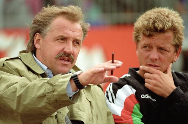 Trainer Dragoslav Stepanovic (li.) und Co Trainer Peter Hermann (beide Bayer 04 Leverkusen) - Aus Freundschaftsspiel VfL Wolfsburg (Grün) gegen Bayer Leverkusen am 25.07.1993 1994 1. BL
