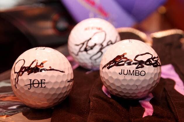 Commemoration ball, MAY 9th, 2011 - Golf : Commemoration ball of Masashi Jumbo Ozaki (JPN) is displayed at the World Golf Hall of Fame in St Augustine, Florida.  (rxfa001378) o0 Ehrung Sportlerehrung Museum Golfmuseum Historie Golfhistorie Detail Objekte
