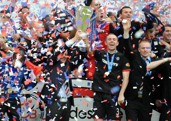 Football - Scottish Premier League - Glasgow Rangers - Scottish champion 2011 - David Weir (Rangers) and Walter Smith (Rangers manager) at Rugby Park  o0 Objekte Pokal Trophäe Konfetti Siegerehrung