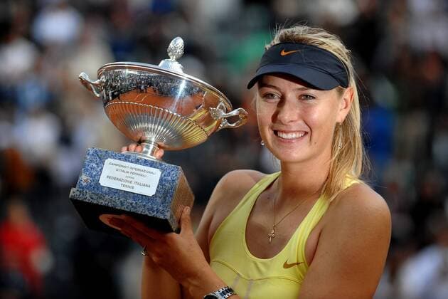 Maria Sharapova of Russia celebrates after winning final of WTA Tennis Internazionali BNL d Italia --- andreaxstaccioli o0 Objekte Pokal Trophäe Sieg