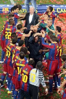 FC Barcelona (Barca), spanish champion 2010 2011: Barcelona s team celebrating the staff. May, 15, 2011.  o0 Freude Jubel Betreuer