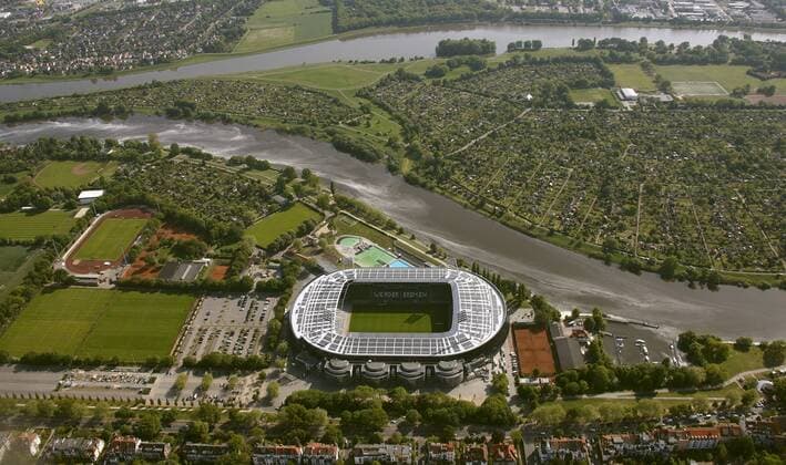 Weserstadion - Heimspielstätte des SV Werder Bremen --- !ACHTUNGxMINDESTHONORARx60xEURO! o0 Landschaft Fluß Weser Stadt Stadtbild