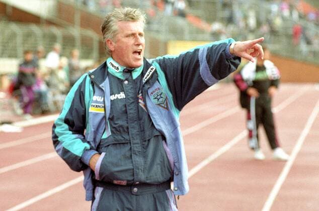 Fußball, Trainerhistorie, TeBe Berlin Trainer Willibert Kremer (Tennis Borussia Berlin) - Aus 2. BL in der Saison 1993 1994 Hannover 96 (Grün) gegen TEBE Berlin 0:1 am 31.07.1993 TB Gestik