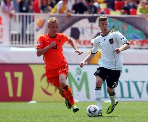 15.05.2011 Novi Sad(Serbia) Germany-Netherlands European men s Under 17 football championship final Nick de Bondt(L) Netherlands with Mitchell Weiser (r) Germany : 