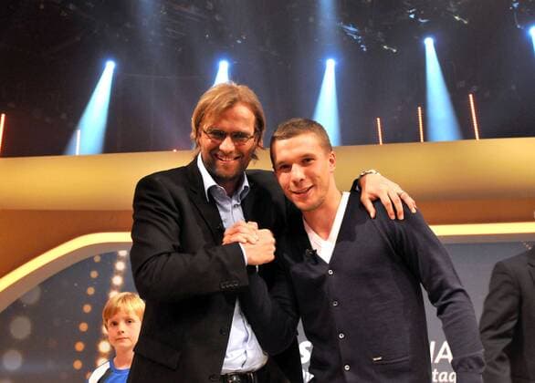 Jürgen Klopp (BVB Borussia Dortmund) und Lukas Podolski (1. FC Köln), nach der Aufzeichnung 50 Jahre Sportschau, Die grosse Geburtstagsshow (Ausstrahlung: 28.5.2011 um 18.00 Uhr, ARD) am 17.5.2011 in Köln 50 Jahre Sportschau (ARD) Jubilaeumsshow in Koeln, 2011  o0 Fußball 1. BL Herren