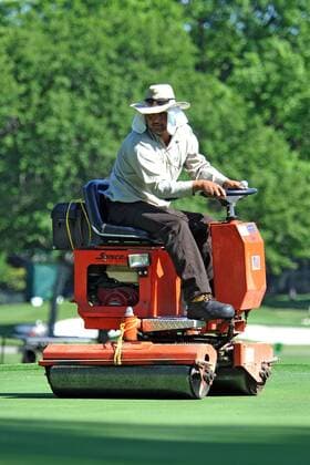 May 16, 2011 - Fort Worth, TX, USA - Ground keepers prep the golf course before the first round of the Crowne Plaza Invitational at Colonial played at Colonial Country Club in Fort Worth, TX. PGA Golf Herren 2011 - May17 - Crowne Plaza Invitational at Colonial - Practice Round - ZUMAx65