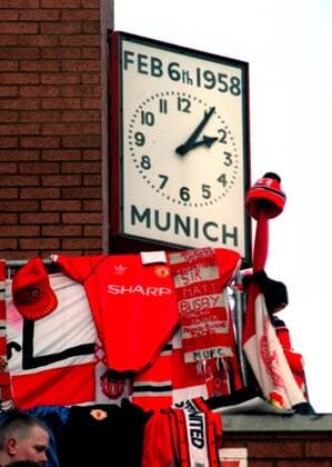 The Manchester United Munich Air crash clock outside Old Trafford. Manchester United (ManU) 1994 . 22 1 94. 