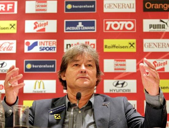 WIEN, 19.MAI.11 - FUSSBALL - Vorberichte, Pressekonferenz, Kaderbekanntgabe. Bild zeigt Nationaltrainer Dietmar Constantini (AUT). 