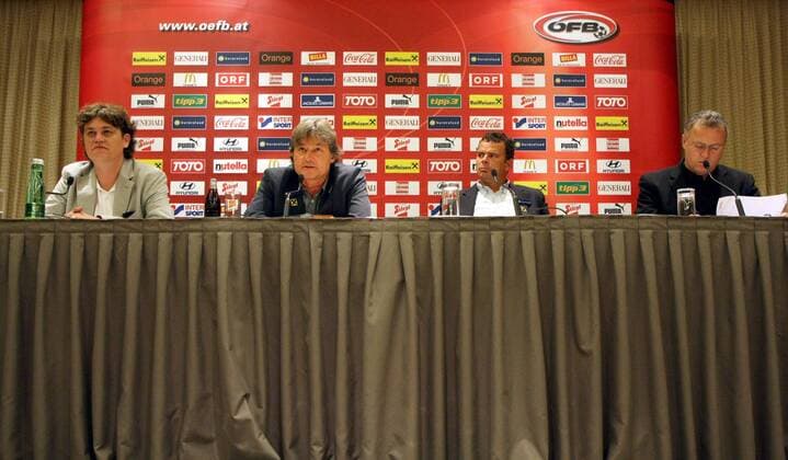 WIEN, 19.MAI.11 - FUSSBALL - Vorberichte, Pressekonferenz, Kaderbekanntgabe. Bild zeigt v.li. ÖFB Pressesprecher Peter Klinglmueller, Nationaltrainer Dietmar Constantini, Co Trainer Manfred Zsak und Torwarttrainer Franz Wohlfahrt (AUT). 