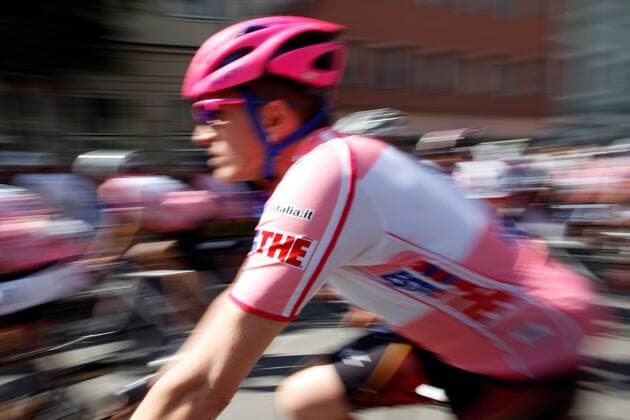 RADSPORT - Giro d Italia 2011 LIENZ, AUSTRIA, 20.MAI.11 - DIVERS, RADSPORT - Giro d Italia, Fight for Pink, Jedermann Rennen, Lienz - Grossglockner. Bild zeigt ein Feature mit einem Teilnehmer. 