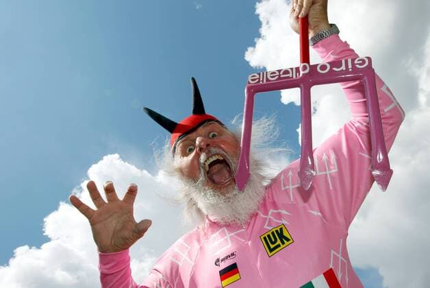 RADSPORT - Giro d Italia 2011 HEILIGENBLUT,AUSTRIA,20.MAI.11 - DIVERS, RADSPORT - Giro d Italia, Fight for Pink, Jedermann Rennen, Lienz - Grossglockner. Bild zeigt Didi Senft, der Il Diavolo. Keywords: Fan, Teufel. 