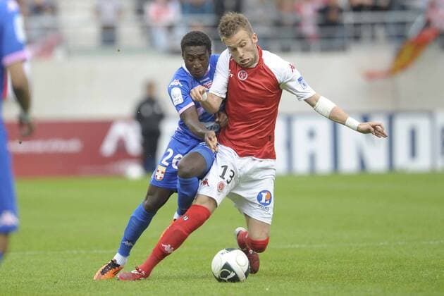 Stade Reims vs Evian Thonon Gaillard (TG FC) - Ligue 2 - 20.05.2011 - Duell - Lucas Deaux Brice Djadjedje - JBAutissier 