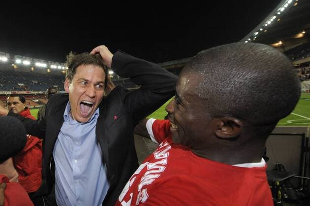 Foot : Lille - Ligue 1 - 21.05.2011 - Jubel des joueurs lillois en fin de match - champions de France - Rio Mavuba et Rudi Garcia (entraineur) Foot : Lille - Ligue 1 - 21.05.2011 - JBAutissier PanoramiC 