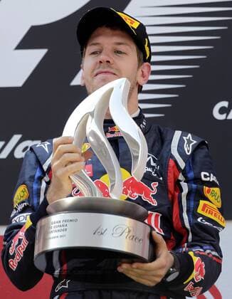 FORMEL 1 - GP von Spanien BARCELONA,SPANIEN,22.MAI.11 - MOTORSPORT, FORMEL 1 - Grand Prix von Spanien, Siegerehrung. Bild zeigt den Jubel von Sebastian Vettel (GER Red Bull Racing). Keywords: Pokal.  o0 Pokal Trophäe Objekte
