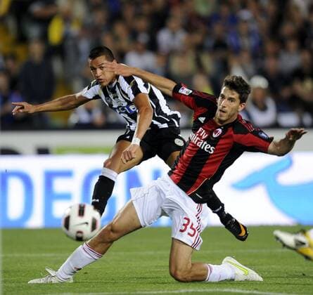 Udinese Calcio (weiß) - AC Mailand (rot), Alexis Sanchez (L) -Vila Didac 