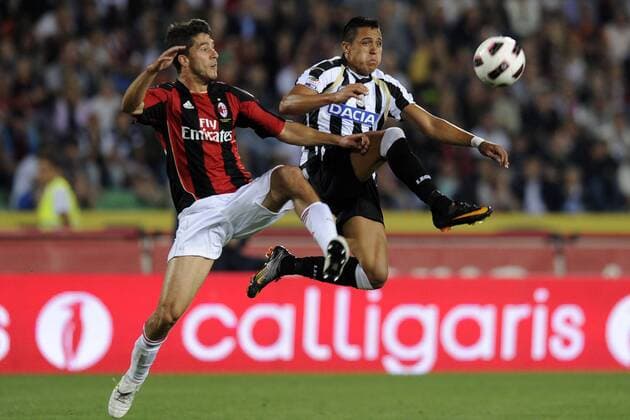 Udinese Calcio (weiß) - AC Mailand (rot), Vila Didac (L)-Alexis Sanchez 