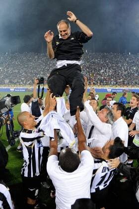 Udinese Calcio (weiß) - AC Mailand (rot), Trainer Francesco Guidolin (Udinese)  o0 Jubel, Freude