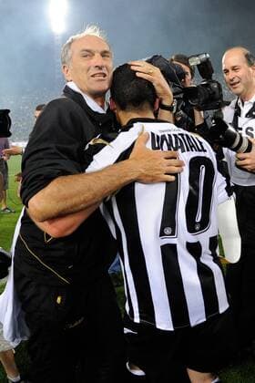 Udinese Calcio (weiß) - AC Mailand (rot), Trainer Francesco Guidolin (Udinese)-Antonio Di Natale 