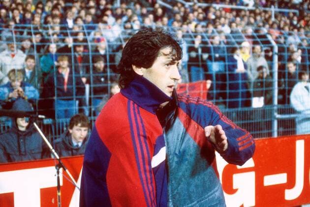 Franz Raschid (Uerdingen) - DEUTSCHSPRACHIGE SPORTZEITSCHRIFTEN UND -ZEITUNGEN NUR NACH RÜCKSPRACHE Fußball 1. BL Herren DEUTSCHSPRACHIGE SPORTZEITSCHRIFTEN UND -ZEITUNGEN NUR NACH RÜCKSPRACHE, DFB Pokal 1986 1987 Einzelbild Krefeld Enttäuschung,