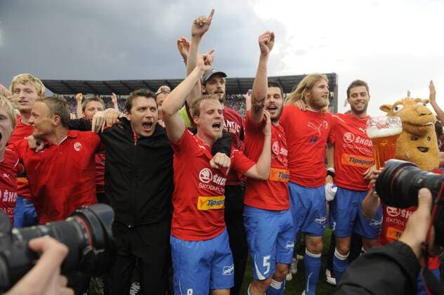 Players of the Czech soccer team Viktoria Pilsen celebrate with a trophy after 29th round of the Czech soccer league FC Viktoria Pilsen vs FC Banik Ostrava in Pilsen, Czech Republic. Viktoria Pilsen became Czech champion for the first time in history. (CTKxPhoto PetrxEret)  CTKPhoto201105210592501