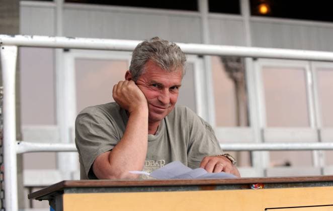 Fussball, Herren, Saison 2010 2011, Regionalliga Nord, Türkiyemspor Berlin - SV Wilhemshaven 0:2, Trainer Dietmar Demuth (SV Babelsberg 03) spionierte, 21.05. 2011,