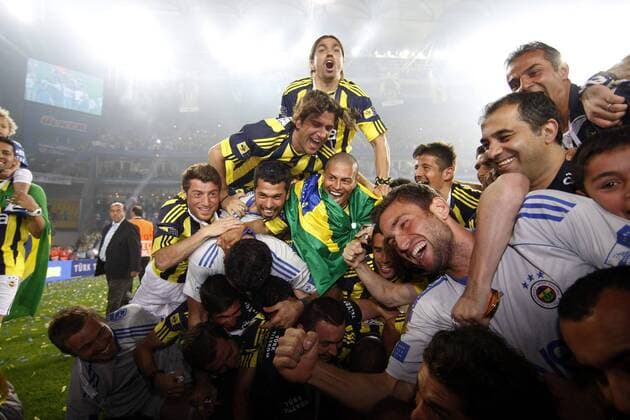 Fenerbahce Istanbul is the champion of the 2010 - 2011 season. The official Cup celebration done at the Sükrü Saracoglu Stadium, it was full of with colorful scenes. -  o0 Sieg Meisterschaft