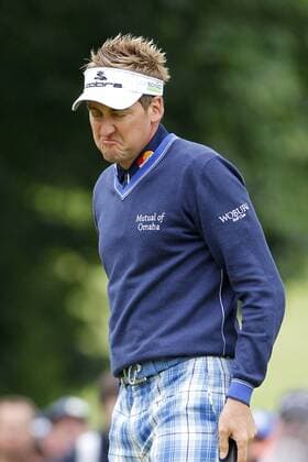 Golf - BMW PGA Golf Herren Championship England s Ian Poulter pulls a face as his putt on second comes up well short at Wentworth Club, Surrey 